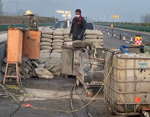吐鲁番高速路病害处理